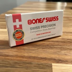 Brand new skateboard Bones Swiss bearings. Value close to 100$ in store.